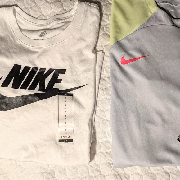 NIKE WOMEN'S SMALL SHORT AND LONG TSHIRT COMBO - Picture 4 of 4